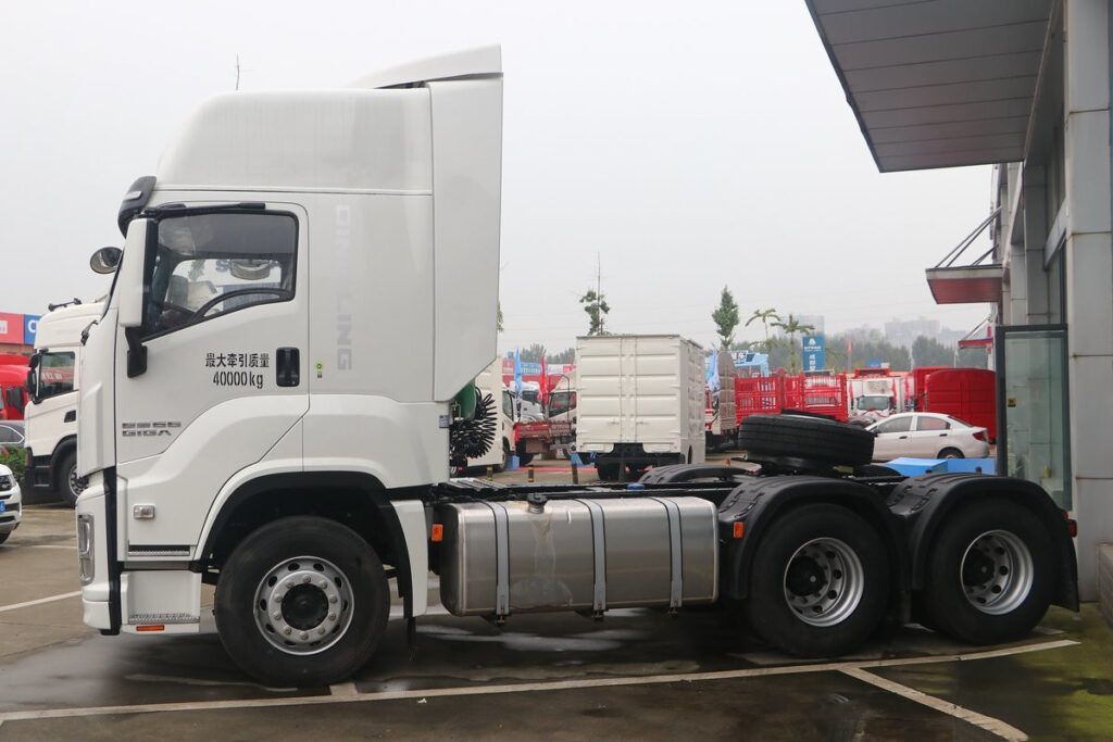 ISUZU-GIGA-6X4-520HP-Tractor-Truck-Body